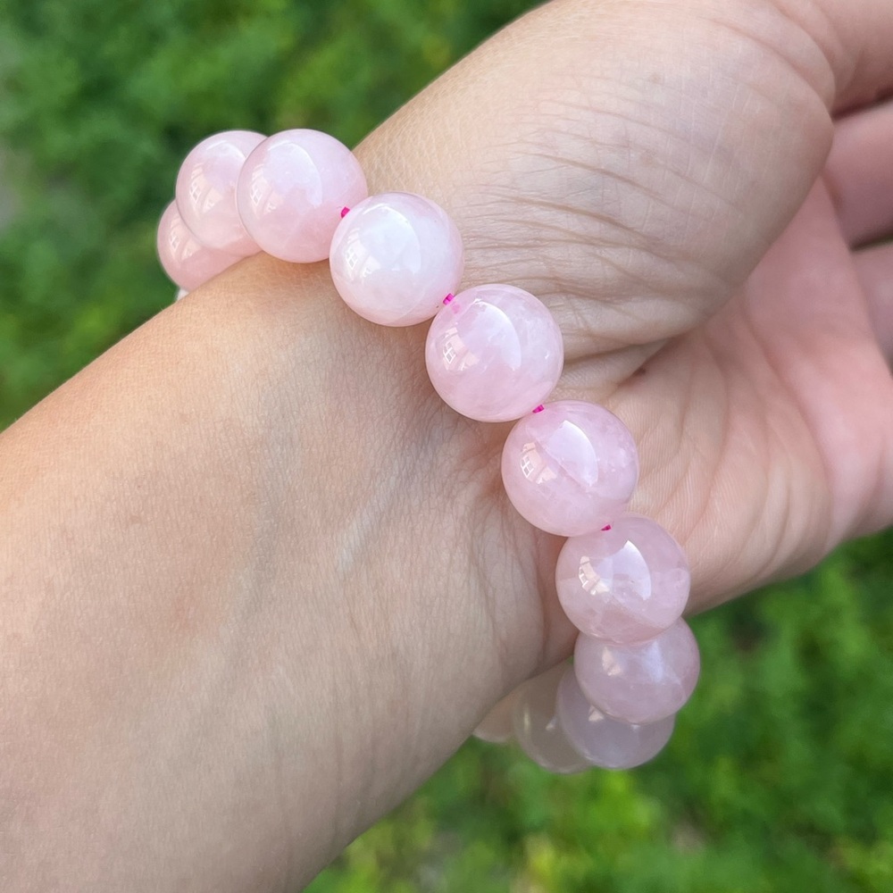 13mm stretchable pink rose quartz bracelet - Picture 2 of 6